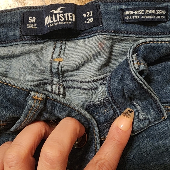 Hollister Regular Fit Size 5R 27/28 Medium Wash High Rise Distress Jean Jeggings - Picture 3 of 3